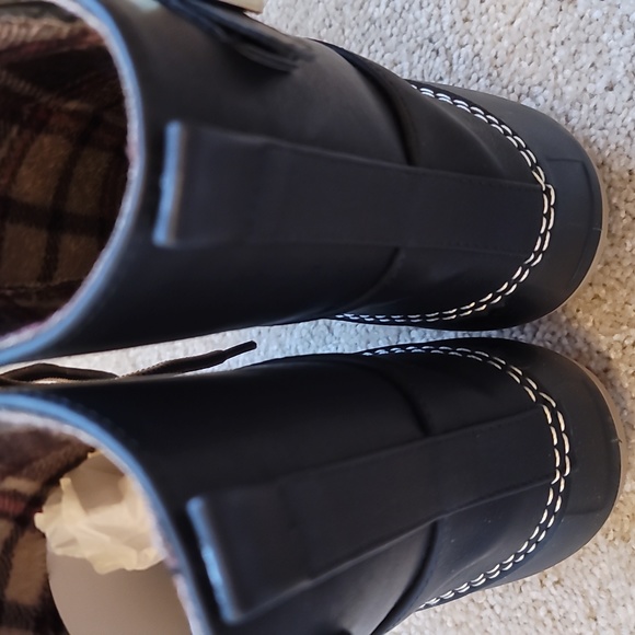 Wild Diva Black Duck Boot with Flannel interior pattern Size 6.5 NWT - Picture 10 of 16